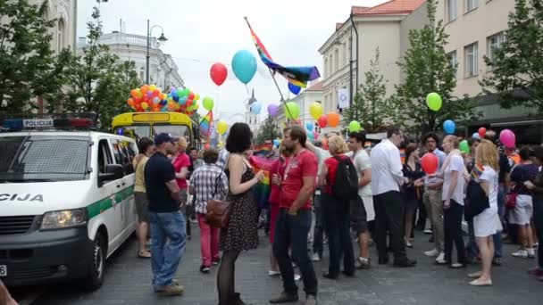 Mensen homoseksuele parade voorbereiden — Stockvideo