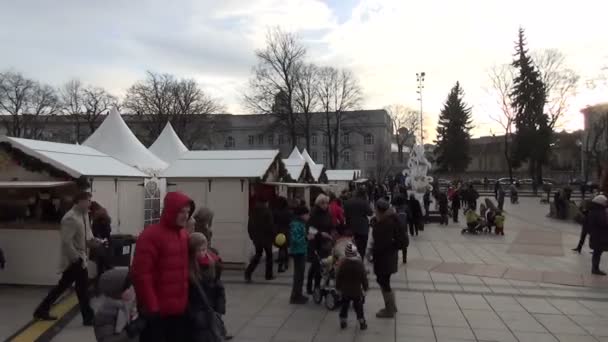 Christmas market people — Stock Video
