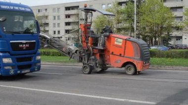 Asfalt kazıma makinesi