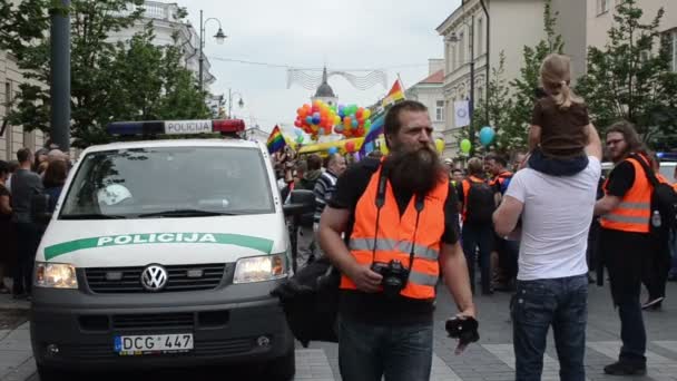 Policía prensa gay evento — Vídeo de stock