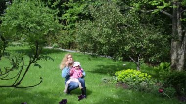 sabun balonları anne kızı