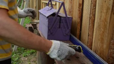 Arama kutusu çekiç gördüm