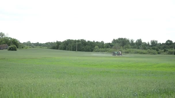 Champ de louange du tracteur 