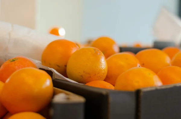 Primer plano de naranja naranja en caja —  Fotos de Stock