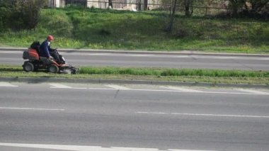 yol arabalar işçi çim kesme