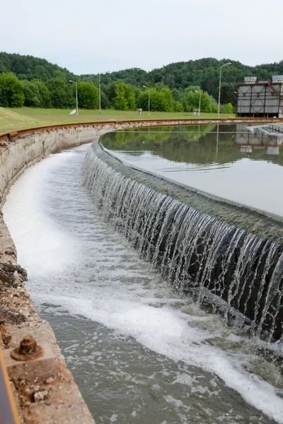 Tratamiento de aguas residuales cuenca obras de agua — Foto de Stock