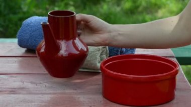 Kırmızı kil kase sürahi