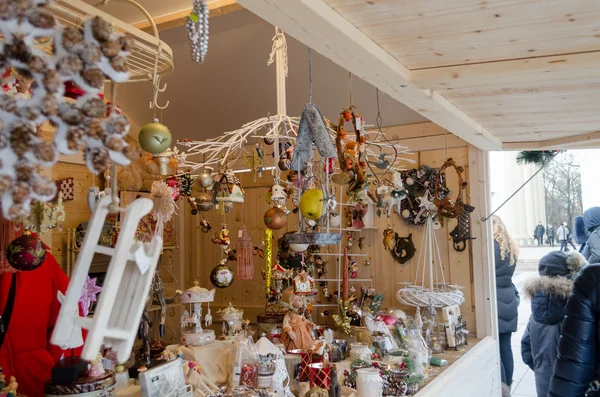 Ornamenti fini decorazioni giocattoli guarnizioni in chiosco — Foto Stock