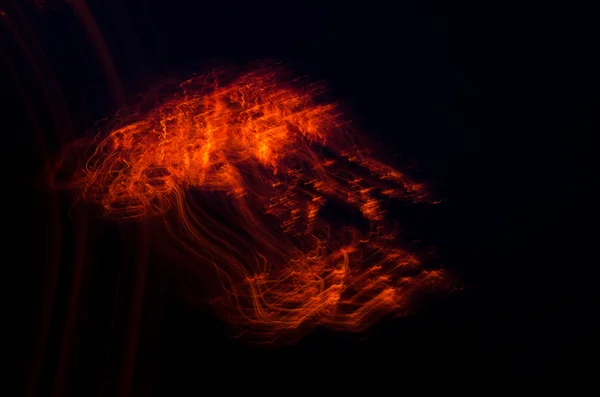 Immagine miracolosa di fuoco formato nel buio della notte — Foto Stock