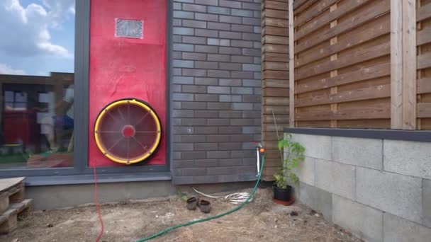 Energy efficient house testing for air tightness. Certificate passive house — Stock Video