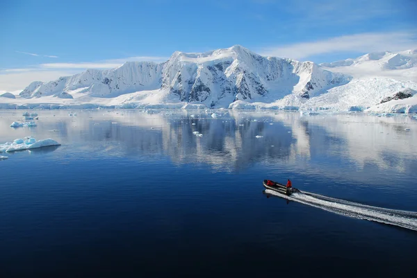 Boat in antarctica Royalty Free Stock Images