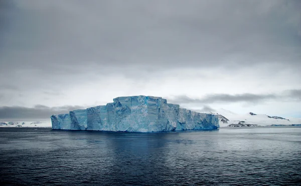 Ice floe in antarctica — стоковое фото