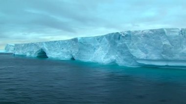 Antarktika buz parçası