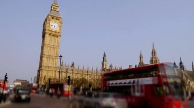 big ben yakınındaki Londra yüksek hızlı trafikte