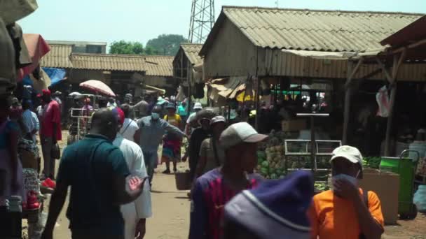 Downtown Afrikansk Stad Med Marknad Och Fotgängare — Stockvideo