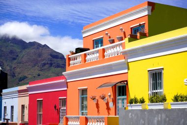  Bo-Kaap bölgesi, Cape Town, Güney Afrika - 14 Aralık 2021: Cape Town, Güney Afrika 'nın bo-kaap bölgesindeki ayırt edici parlak evler