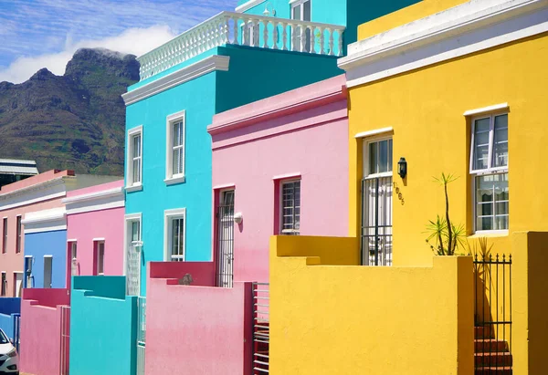  Bo-Kaap bölgesi, Cape Town, Güney Afrika - 14 Aralık 2021: Cape Town, Güney Afrika 'nın bo-kaap bölgesindeki ayırt edici parlak evler