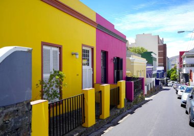  Bo-Kaap bölgesi, Cape Town, Güney Afrika - 14 Aralık 2021: Cape Town, Güney Afrika 'nın bo-kaap bölgesindeki ayırt edici parlak evler