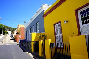  Bo-Kaap bölgesi, Cape Town, Güney Afrika - 14 Aralık 2021: Cape Town, Güney Afrika 'nın bo-kaap bölgesindeki ayırt edici parlak evler