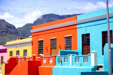  Bo-Kaap bölgesi, Cape Town, Güney Afrika - 14 Aralık 2021: Cape Town, Güney Afrika 'nın bo-kaap bölgesindeki ayırt edici parlak evler