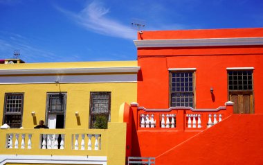  Bo-Kaap bölgesi, Cape Town, Güney Afrika - 14 Aralık 2021: Cape Town, Güney Afrika 'nın bo-kaap bölgesindeki ayırt edici parlak evler
