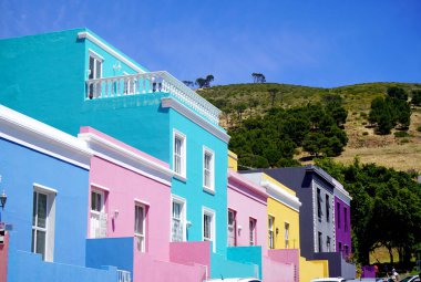  Bo-Kaap bölgesi, Cape Town, Güney Afrika - 14 Aralık 2021: Cape Town, Güney Afrika 'nın bo-kaap bölgesindeki ayırt edici parlak evler