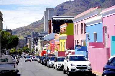  Bo-Kaap bölgesi, Cape Town, Güney Afrika - 14 Aralık 2021: Cape Town, Güney Afrika 'nın bo-kaap bölgesindeki ayırt edici parlak evler