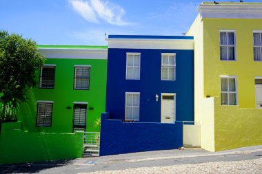  Bo-Kaap bölgesi, Cape Town, Güney Afrika - 14 Aralık 2021: Cape Town, Güney Afrika 'nın bo-kaap bölgesindeki ayırt edici parlak evler