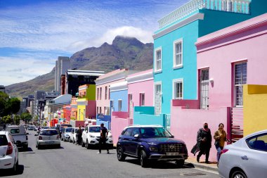  Bo-Kaap bölgesi, Cape Town, Güney Afrika - 14 Aralık 2021: Cape Town, Güney Afrika 'nın bo-kaap bölgesindeki ayırt edici parlak evler