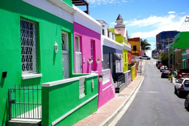  Bo-Kaap bölgesi, Cape Town, Güney Afrika - 14 Aralık 2021: Cape Town, Güney Afrika 'nın bo-kaap bölgesindeki ayırt edici parlak evler