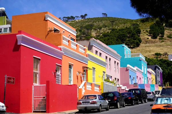  Bo-Kaap bölgesi, Cape Town, Güney Afrika - 14 Aralık 2021: Cape Town, Güney Afrika 'nın bo-kaap bölgesindeki ayırt edici parlak evler