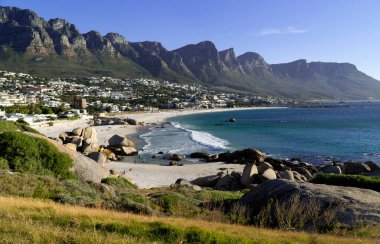 Güney Afrika Cape Town 'daki Idyllic Kamp Koyu Sahili ve Masa Dağı