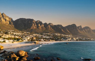Güney Afrika Cape Town 'daki Idyllic Kamp Koyu Sahili ve Masa Dağı