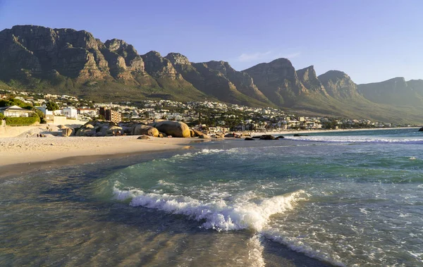 Praia Idyllic Camps Bay Montanha Mesa Cidade Cabo África Sul — Fotografia de Stock