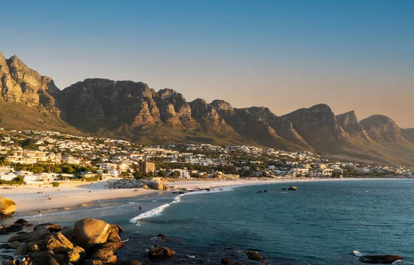 Praia Idyllic Camps Bay Montanha Mesa Cidade Cabo África Sul — Fotografia de Stock