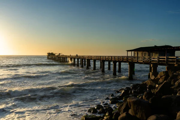 Velho Longo Molhe Madeira Pôr Sol — Fotografia de Stock