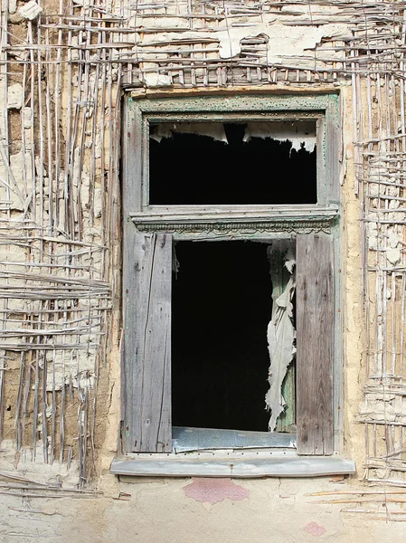 Window of a ruined house — Stock Photo, Image