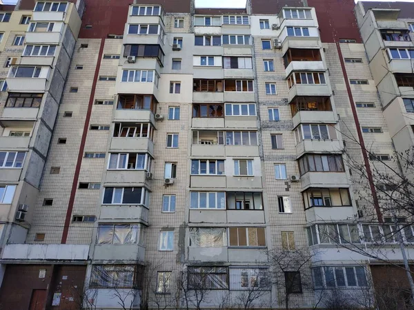 Häuser Beschädigt Fenster Zersplittert Glasscherben Auf Dem Boden Russischer Krieg — Stockfoto