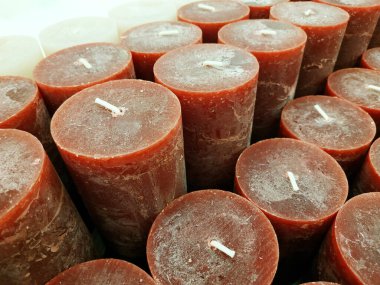 Dekoratif renkli çay mumlar, çeşitli renklerde, üstten görünüm