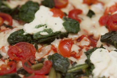 Taze pişmiş pizza.