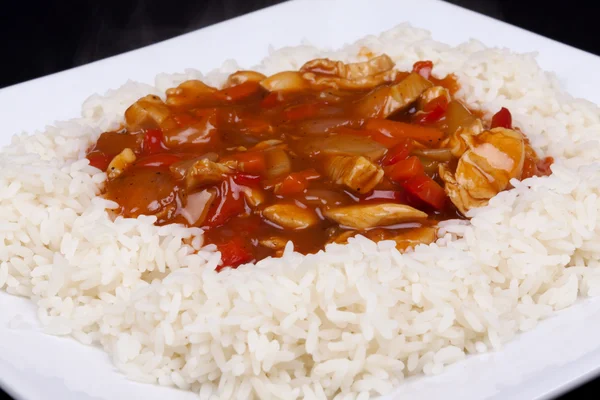 Sweet and sour chicken with rice. — Stock Photo, Image