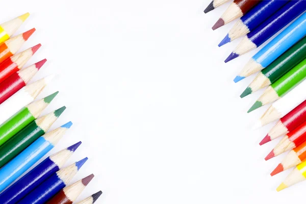 Kleurpotloden geïsoleerd op witte achtergrond — Stockfoto