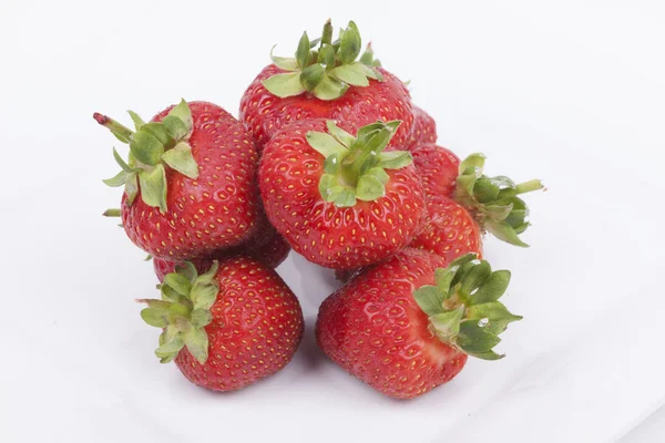 Frutos de fresa sobre fondo blanco — Foto de Stock