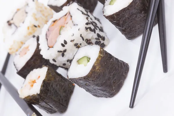 Sushi pada latar belakang putih — Stok Foto