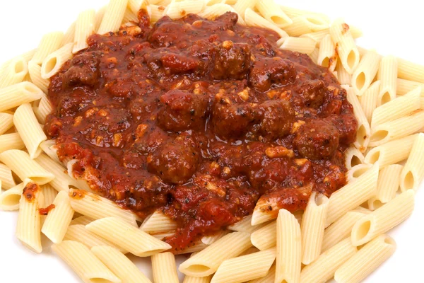 Köttbullar med penne pasta, — Stockfoto