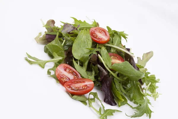 Salat isoliert auf weiß. — Stockfoto