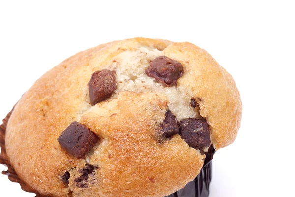 Muffin con gocce di cioccolato su sfondo bianco — Foto Stock
