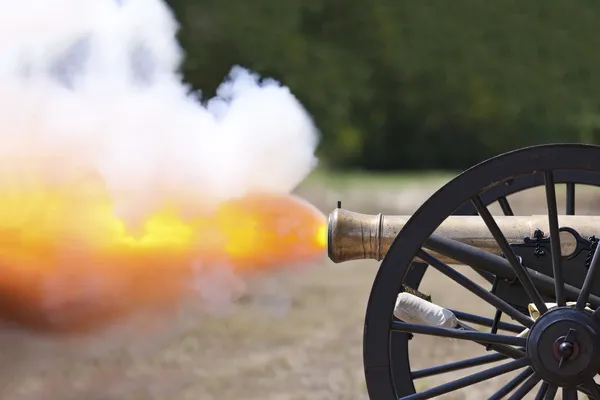 Civil War Cannon Fireing — Stock Photo, Image