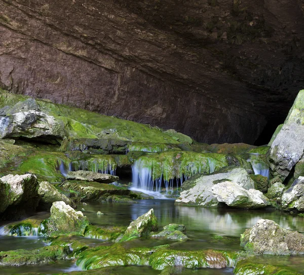 Entrada a la cueva — Foto de Stock