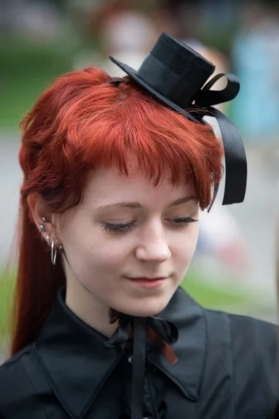 küçük şapkalı kız-cosplayer